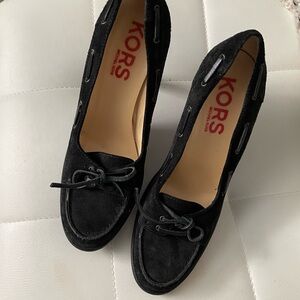 Michael kors black suede pump heels